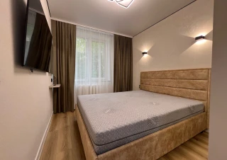 Sec. Riscani, str. Branistii! Apartament cu 2 odai + living! Euroreparatie! Mobilat Complet! Parc!!!