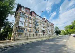 Sec. Riscani, str. Nicolae Dimo. Parc Boris Glavan/Parc Sipca. 2 camere de tip Mansarda. Euroreparatie!!!