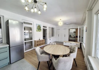 Posta Veche, str. Postei. 3 camere + living. Euroreparatie!!!