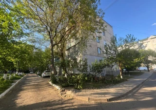 Prima Linie!!! Serie 102! Sec. Poșta Veche, str. Iazului. 3 camere! Reparație cosmetică! Bilateral!!!