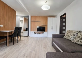 Centru, apartament cu 1 dormitor și living spațios.