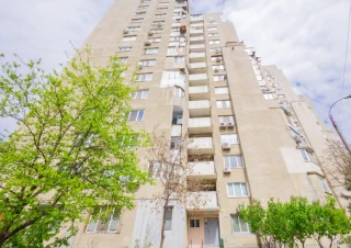 Monolit! Zona Centrală, bulevardul Albisoara. 3 camere + living. Încălzire centralizată. Apartament renovat capitala!!!