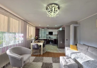 Sector Râșcani, str. Nicolae Dimo. Parc Boris Glavan/Parc Sipca. 2 camere + living. Euroreparație!!!