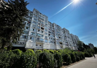 Serie MS!!! Sector Rîșcani, bd. Moscova. 2 camere + living. Prima linie. Parc Avgan! Reparat și Mobilat! Bilateral!!!