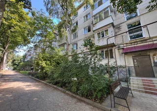 Парк! Сек. Рышканы, ул. Флорилор. 2 комнаты + гостиная. Евро ремонт! Автономное отопление!!!