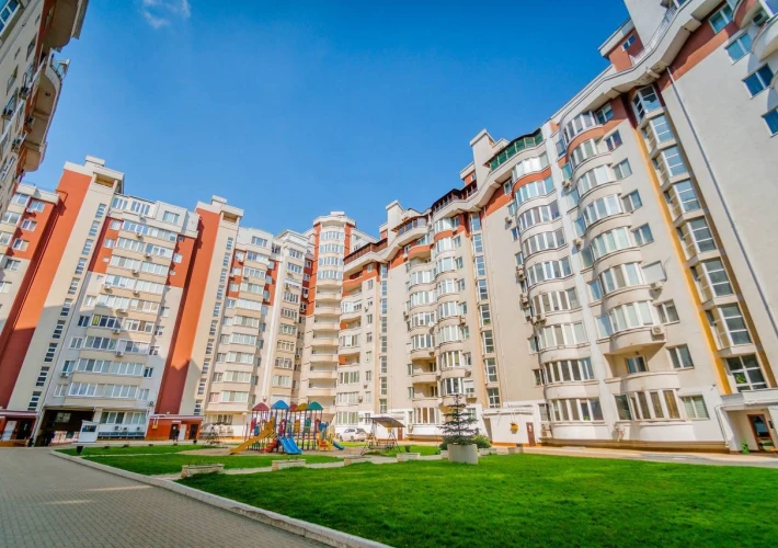 Apartament 1 odaie+living Centru str.Lev Tolstoi 24/11