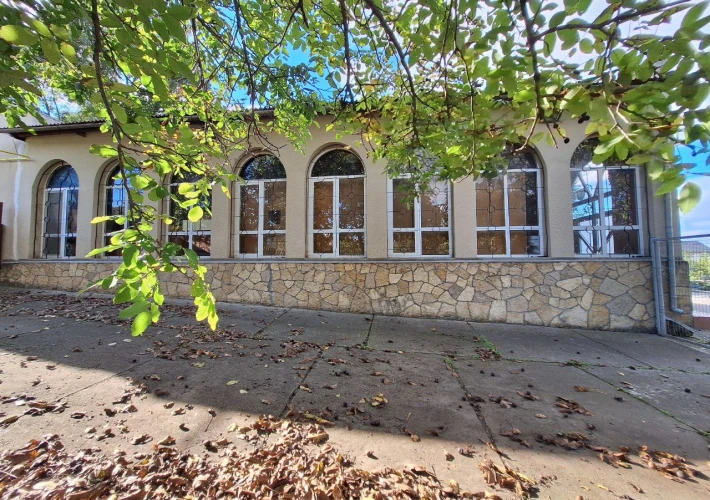 Vindem spatiu comercial în oraşul Anenii Noi 260 m2 pe 11 ari teren2