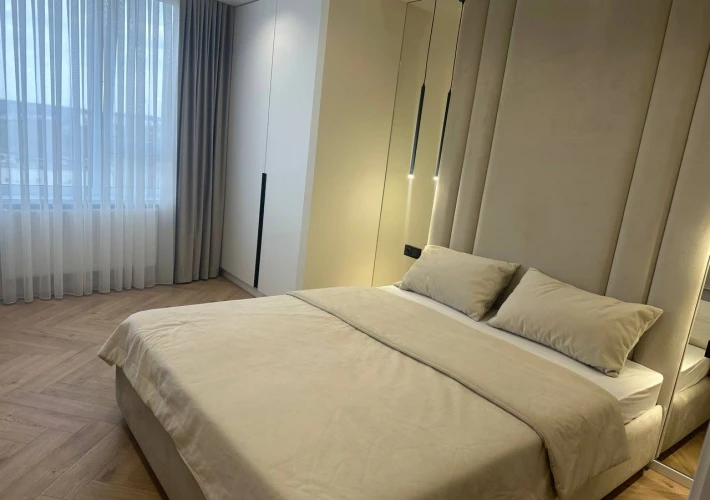 Se vinde apartament cu 2 camere + living. Oasis.1