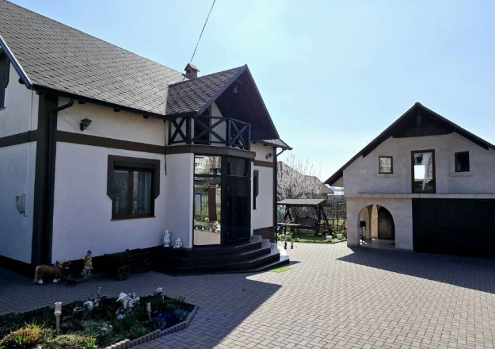 Casă de vânzare în Grătiești – Confort, Stil și Siguranță1