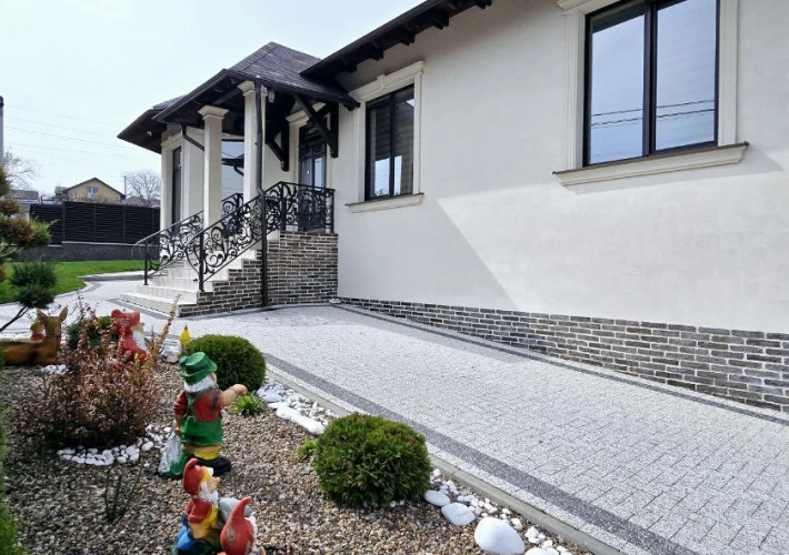 Casă modernă în Colonița – gata de mutat1