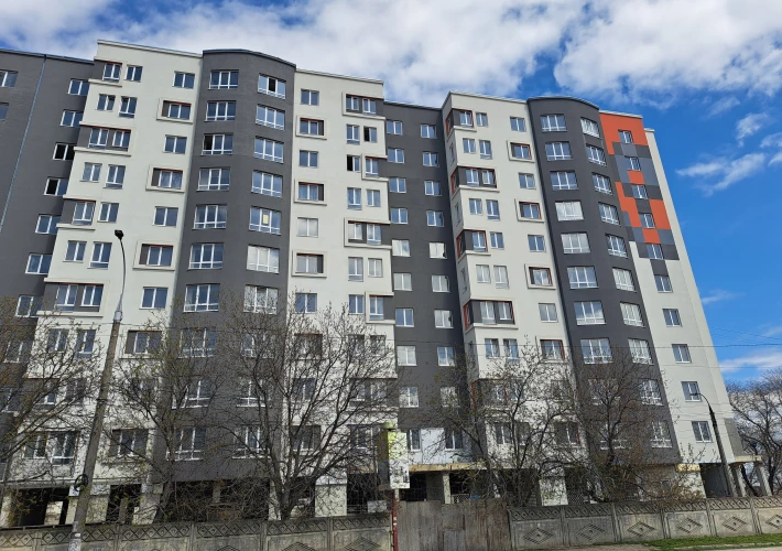 Vinzare apartament cu 2 camere+living1