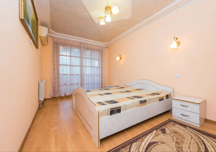 Vând apartament cu 3 camere separate,str.Ion Creangă.5