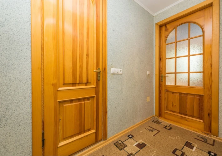 Vând apartament cu 3 camere separate,str.Ion Creangă.4
