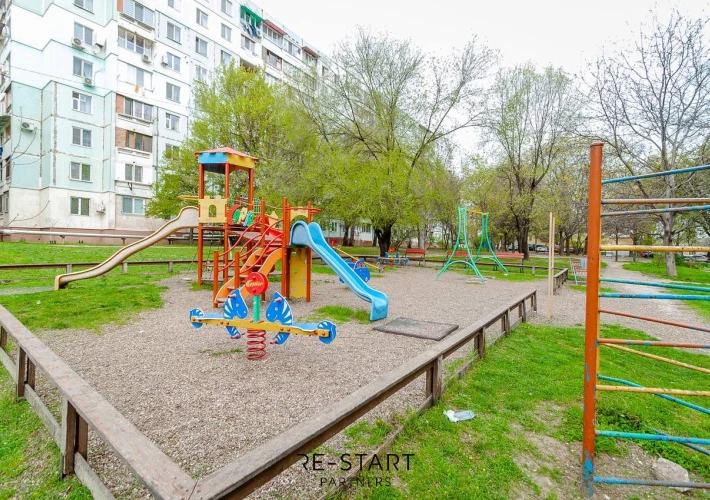 Se vinde apartament cu 2 camere si living linga parcul Valea Morilor, amplasat în sectorul Buiucani, pe str. Vasile Lupu14