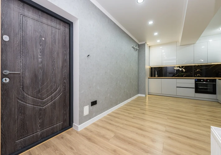 Vând apartament cu 3 camere separate,str. Sprâncenoaia.10