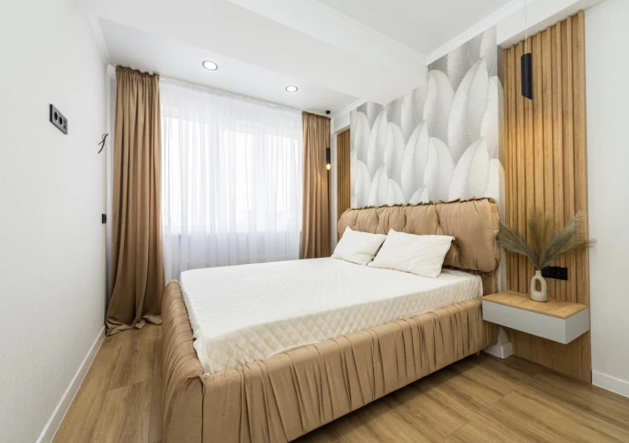 Vând apartament cu 3 camere separate,str. Sprâncenoaia.4
