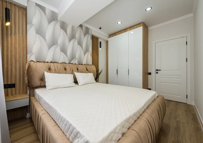 Vând apartament cu 3 camere separate,str. Sprâncenoaia.1