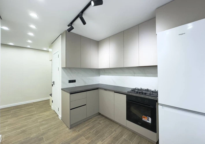Sec. Riscani, str. Andrei Doga! Apartament cu 2 camere + living! Euroreparatie! Mobilat Complet! Parc!!!11