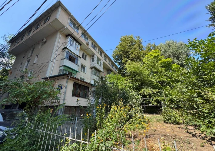 Sec. Riscani, str. Branistii! Apartament cu 2 odai + living! Euroreparatie! Mobilat Complet! Parc!!!1