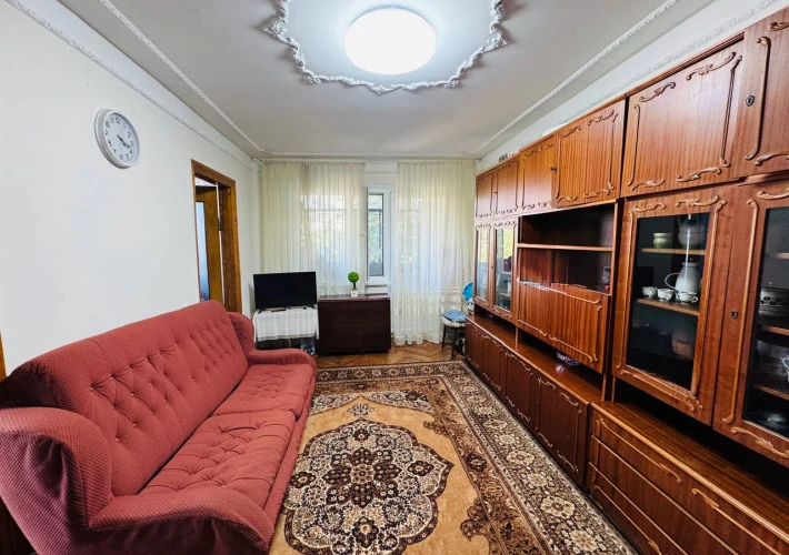 Posta Veche, str. Magda Isanos. 4 camere. Reparatie Medie. Mobilat!!!1