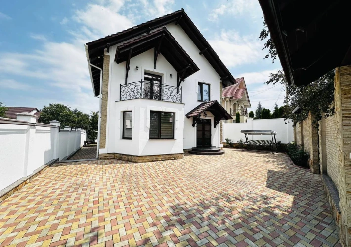 Spre vânzare o casă de lux în 2 niveluri amplasată în loc. Stăuceni, str.A. Mateevici!!!1