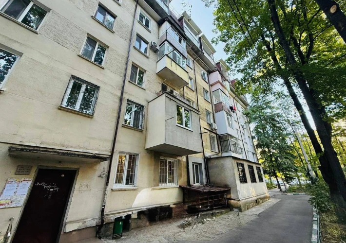Sec. Riscani, str. Alecu Russo. Parc. 1 cameră + living de tip Mansarda. Euroreparatie!!!2