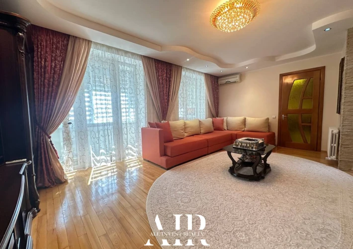 Продается квартира – 2 комнаты + гостиная, 85 кв., ул. Страдэла Студенцилор, сектор Почта Веке.3