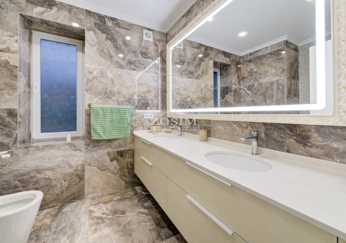 3 dormitoare / living spatios / Bazin14