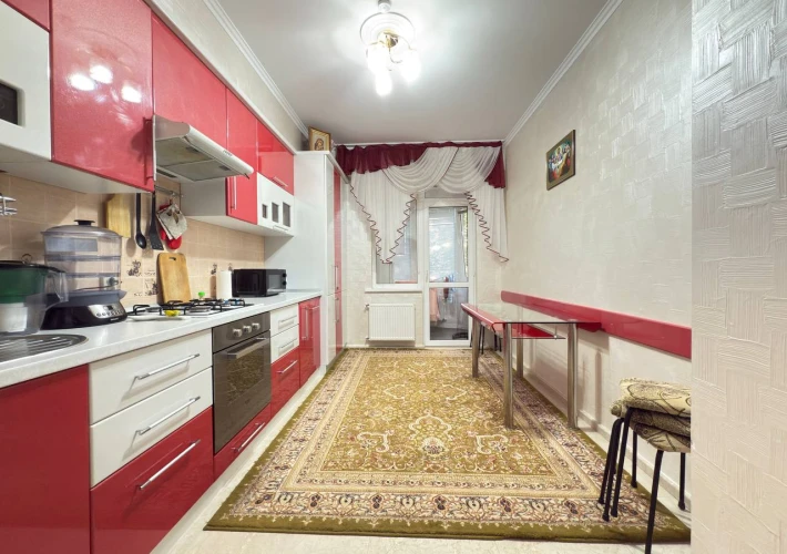 Chirie apartament. Buiucani, bd. Alba Iulia 77/5. 2 camere + living!!!1