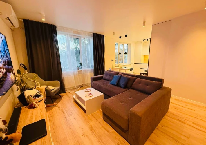 Parc Avgan! Sec. Riscani, str. Miron Costin. 2 camere + living. Bilaterala. Euroreparatie!!!3