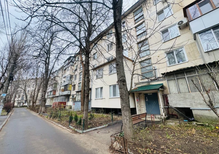 Parc Avgan! Sec. Riscani, str. Miron Costin. 2 camere. Bilaterala! Necesita Reparatie!!!1