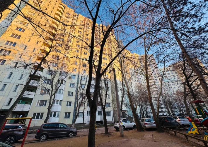 Sec. Riscani, bd. Moscova. 3 camere. Prima Linie. Parc Avgan! Reparat si Mobilat! Bilaterala!!!1