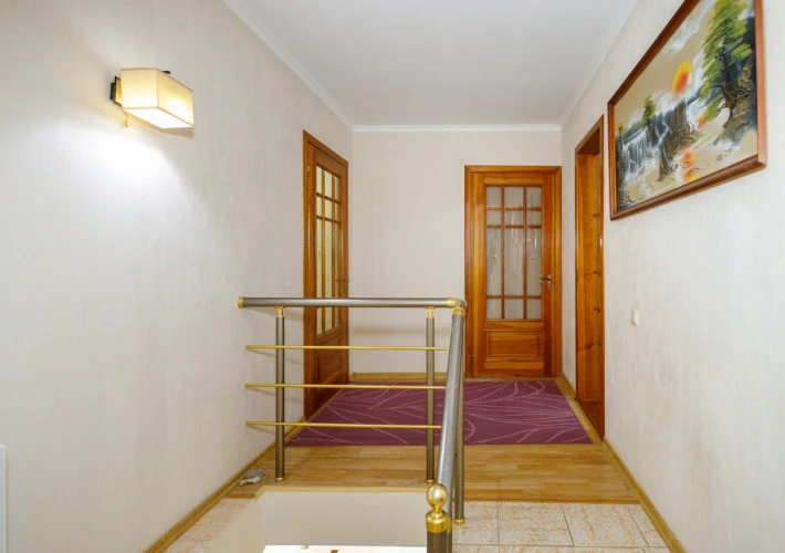 Casă spațioasă de vânzare în satul Colonița | 193 m.p. | Teren 5.45 ari | La doar 7 km de Chișinău10