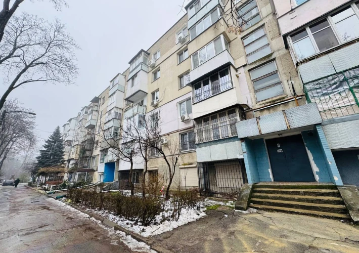 Parc! Sec. Riscani, str. Florilor. 2 camere + Living. Euroreparatie!!!1