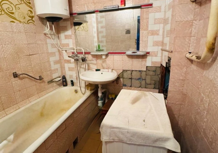 Sec. Botanica, bd. Traian. 3 camere. Bilaterală. Necesită reparație!!!4