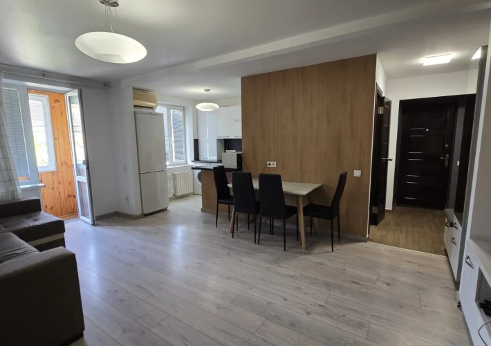 Centru, apartament cu 1 dormitor și living spațios.7