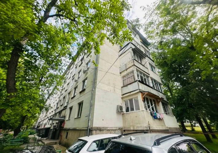 Parc! Sec. Riscani, str. Florilor. 2 camere + Living. Reparatie Medie! Bilaterala!!!1