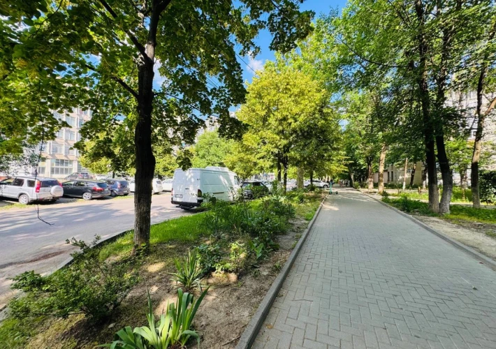 Închiriere pe termen de la 12 luni!!! Parcul Avgan! Sectorul Rîșcani, str. Miron Costin. 1 cameră + living. Euroreparație!!!2