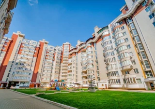 Apartament 1 odaie+living Centru str.Lev Tolstoi 24/11