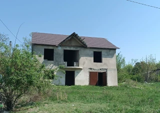 Se vinde casa nefinalizata in Maximovca, la 15 km de Chisinau