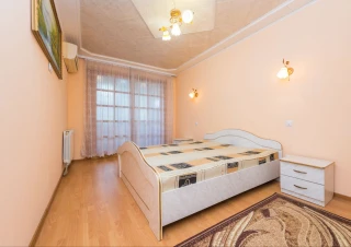 Vând apartament cu 3 camere separate,str.Ion Creangă.5
