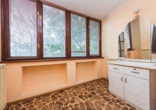 Vând apartament cu 3 camere separate,str.Ion Creangă.6
