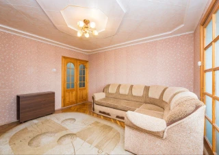 Vând apartament cu 3 camere separate,str.Ion Creangă.2