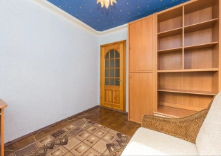 Vând apartament cu 3 camere separate,str.Ion Creangă.8