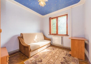 Vând apartament cu 3 camere separate,str.Ion Creangă.9