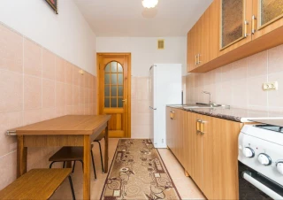 Vând apartament cu 3 camere separate,str.Ion Creangă.12