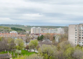 Se vinde apartament cu 2 camere si living linga parcul Valea Morilor, amplasat în sectorul Buiucani, pe str. Vasile Lupu13
