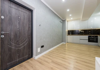Vând apartament cu 3 camere separate,str. Sprâncenoaia.10