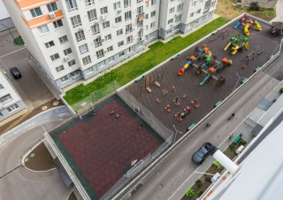 Vând apartament cu 3 camere separate,str. Sprâncenoaia.12