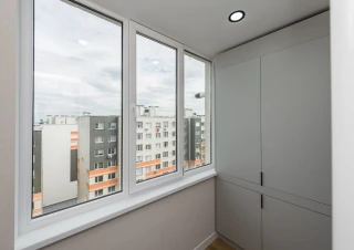 Vând apartament cu 3 camere separate,str. Sprâncenoaia.15